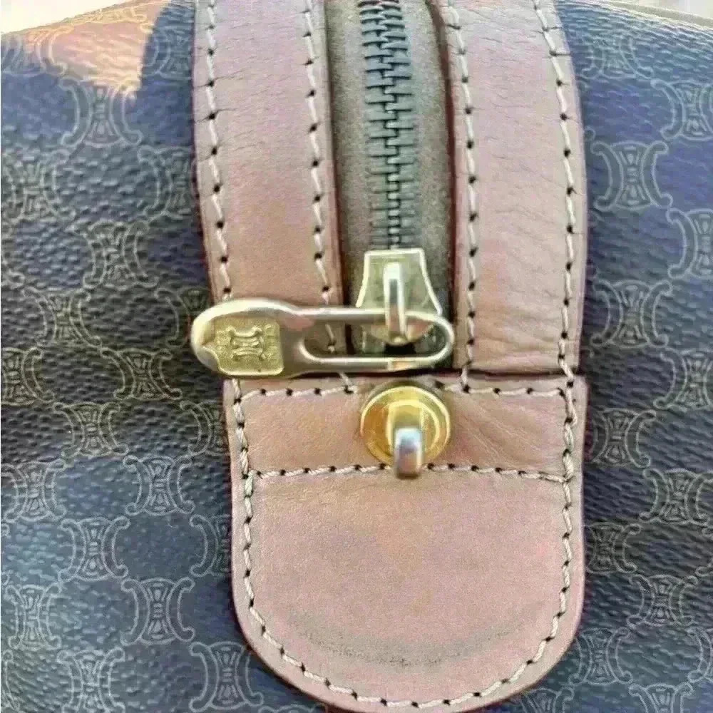 Celine Duffle- classic carryon W/added guitar strap strap-some wear but lovely - Picture 12 of 17